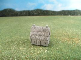 6mm European Buildings & Terrain: TRF908 Stucco Farm Houses with Thatched Roof